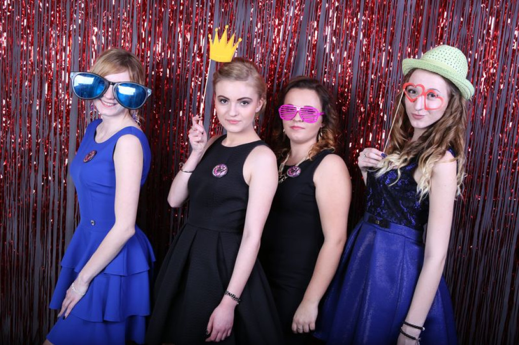 Studniówki 2016: Maturzyści ZSB w Brzegu zatańczyli poloneza [galerie zdjęć]