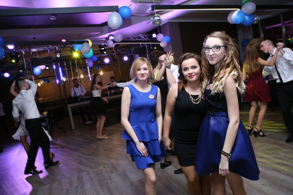 Studniówki 2016: Maturzyści ZSB w Brzegu zatańczyli poloneza [galerie zdjęć]
