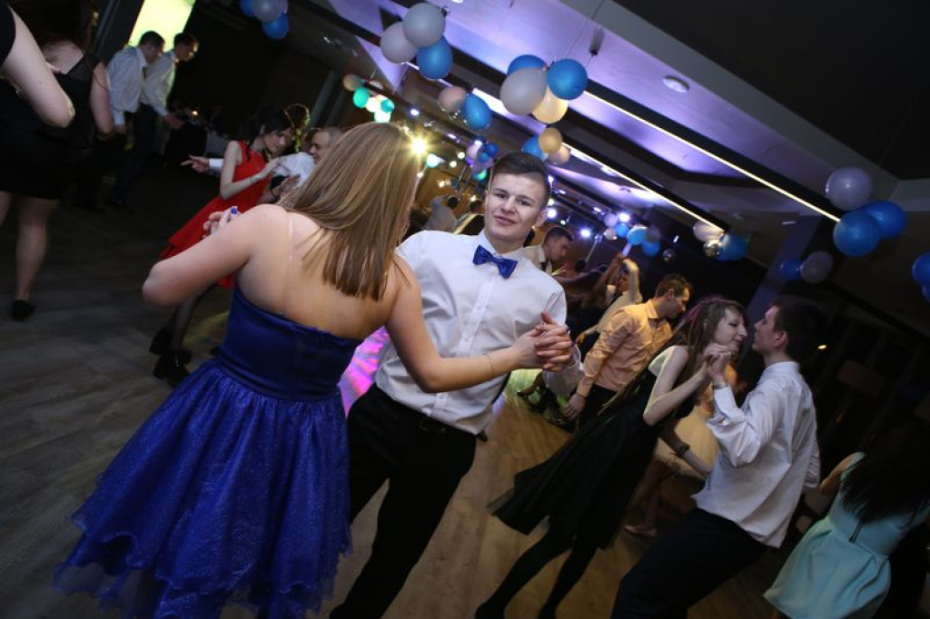 Studniówki 2016: Maturzyści ZSB w Brzegu zatańczyli poloneza [galerie zdjęć]