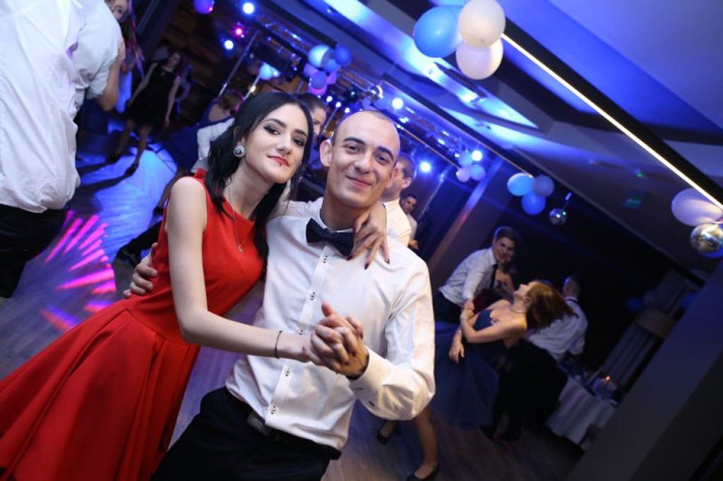 Studniówki 2016: Maturzyści ZSB w Brzegu zatańczyli poloneza [galerie zdjęć]