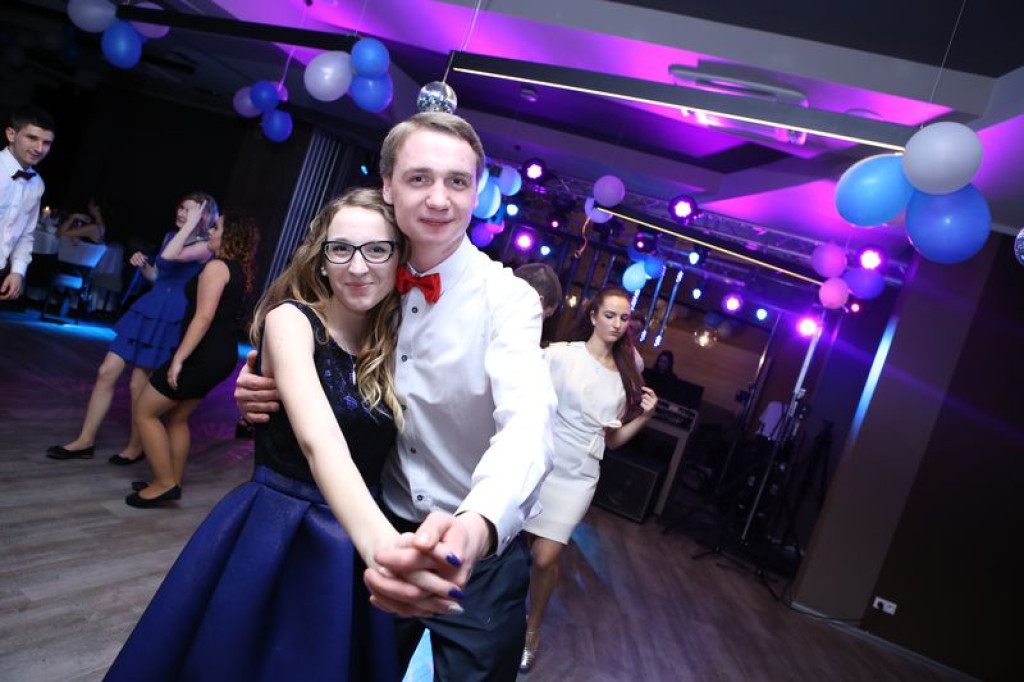 Studniówki 2016: Maturzyści ZSB w Brzegu zatańczyli poloneza [galerie zdjęć]