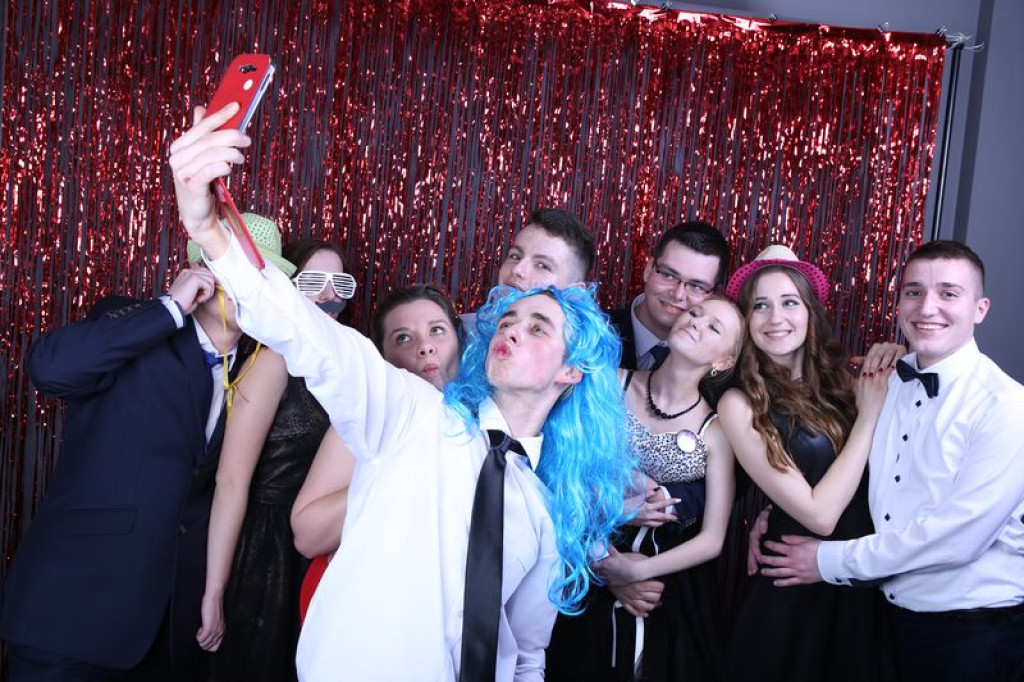 Studniówki 2016: Maturzyści ZSB w Brzegu zatańczyli poloneza [galerie zdjęć]