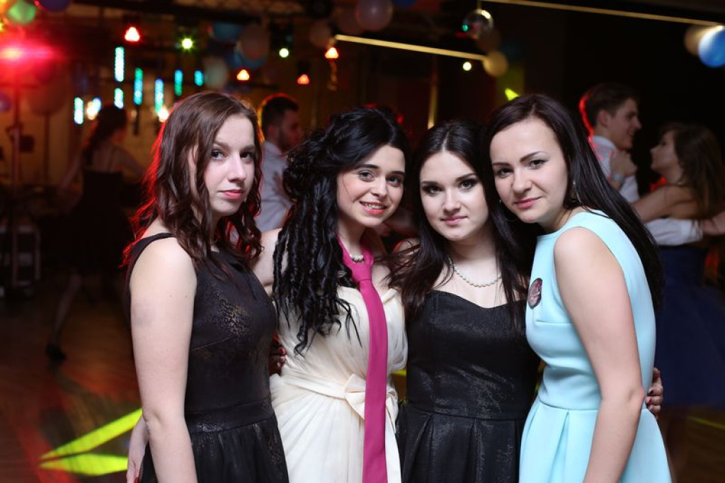 Studniówki 2016: Maturzyści ZSB w Brzegu zatańczyli poloneza [galerie zdjęć]