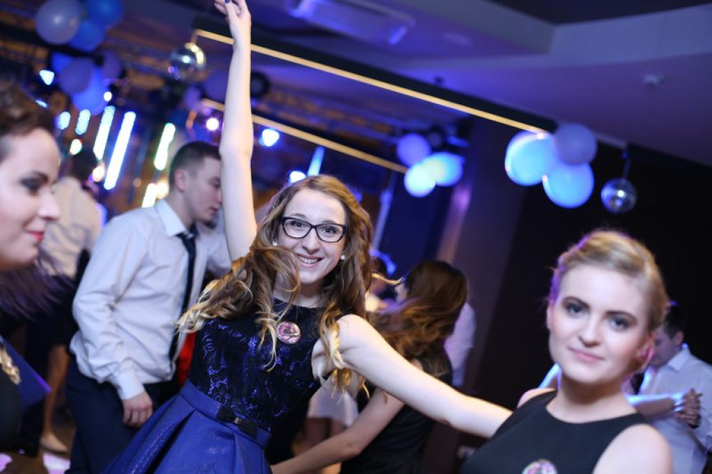 Studniówki 2016: Maturzyści ZSB w Brzegu zatańczyli poloneza [galerie zdjęć]