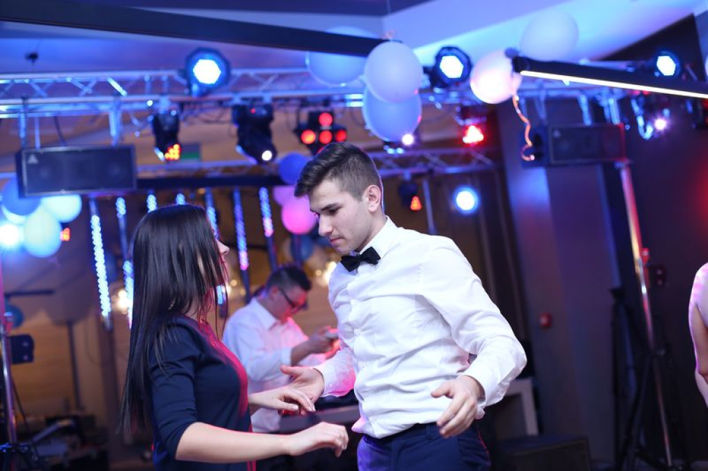 Studniówki 2016: Maturzyści ZSB w Brzegu zatańczyli poloneza [galerie zdjęć]