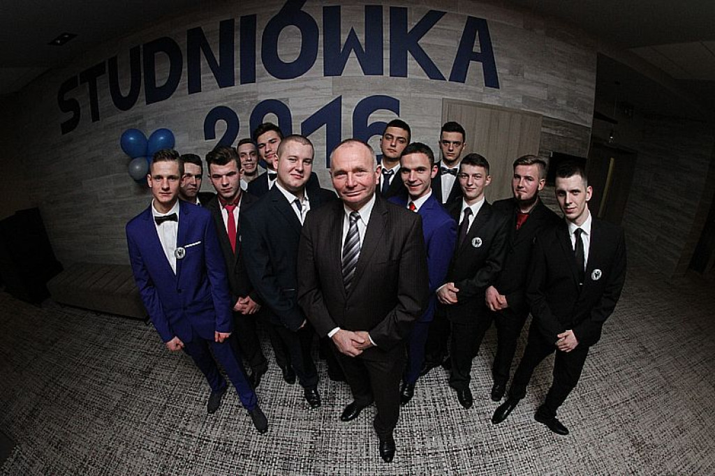 Studniówki 2016: Maturzyści ZSB w Brzegu zatańczyli poloneza [galerie zdjęć]