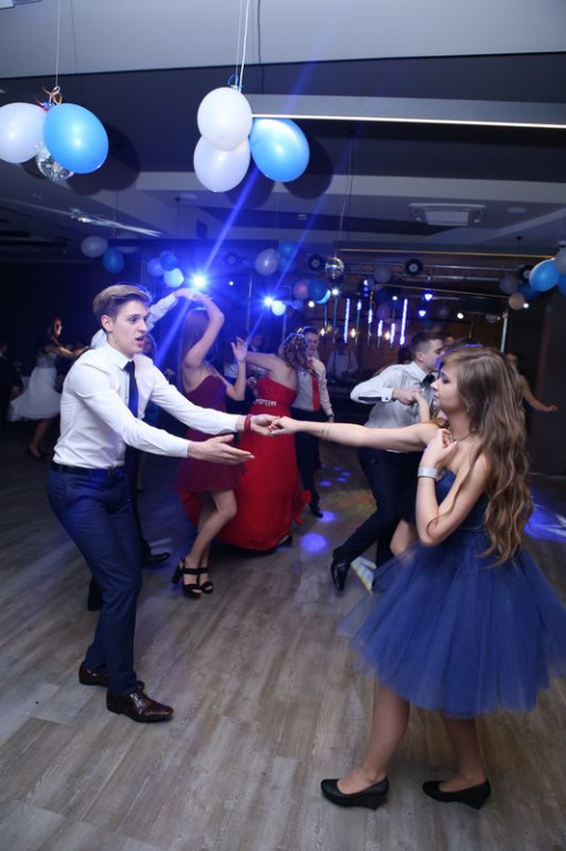 Studniówki 2016: Maturzyści ZSB w Brzegu zatańczyli poloneza [galerie zdjęć]