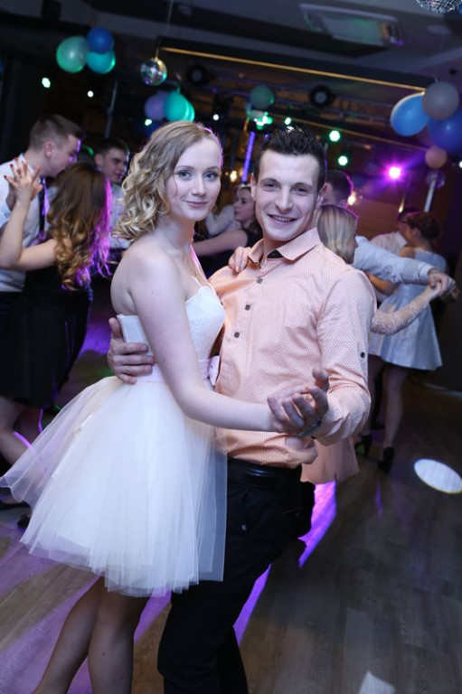 Studniówki 2016: Maturzyści ZSB w Brzegu zatańczyli poloneza [galerie zdjęć]