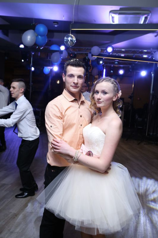 Studniówki 2016: Maturzyści ZSB w Brzegu zatańczyli poloneza [galerie zdjęć]