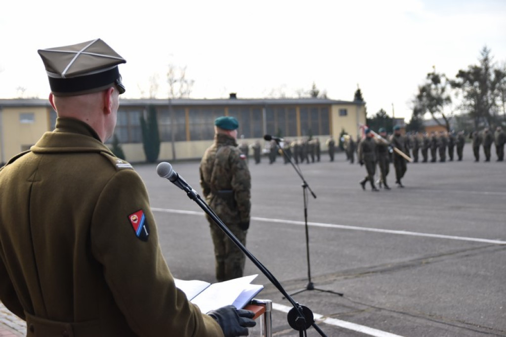 Ochotnicy złożyli przysięgę wojskową w 1. Brzeskim Pułku Saperów [zdjęcia]