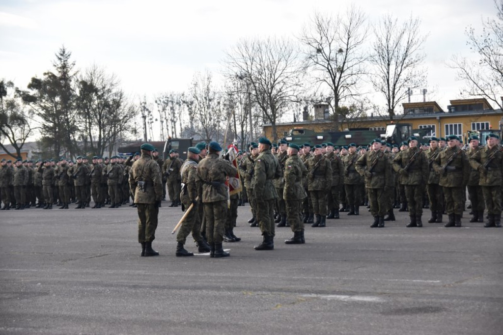 Ochotnicy złożyli przysięgę wojskową w 1. Brzeskim Pułku Saperów [zdjęcia]