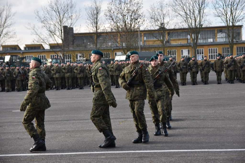 Ochotnicy złożyli przysięgę wojskową w 1. Brzeskim Pułku Saperów [zdjęcia]