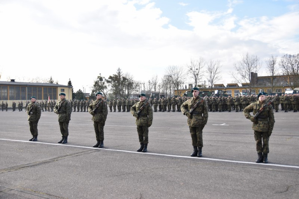 Ochotnicy złożyli przysięgę wojskową w 1. Brzeskim Pułku Saperów [zdjęcia]