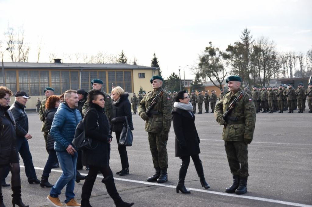 Ochotnicy złożyli przysięgę wojskową w 1. Brzeskim Pułku Saperów [zdjęcia]