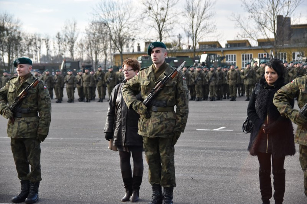 Ochotnicy złożyli przysięgę wojskową w 1. Brzeskim Pułku Saperów [zdjęcia]