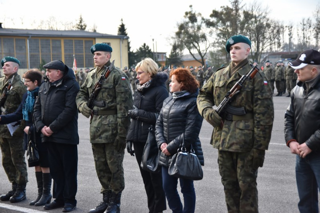 Ochotnicy złożyli przysięgę wojskową w 1. Brzeskim Pułku Saperów [zdjęcia]