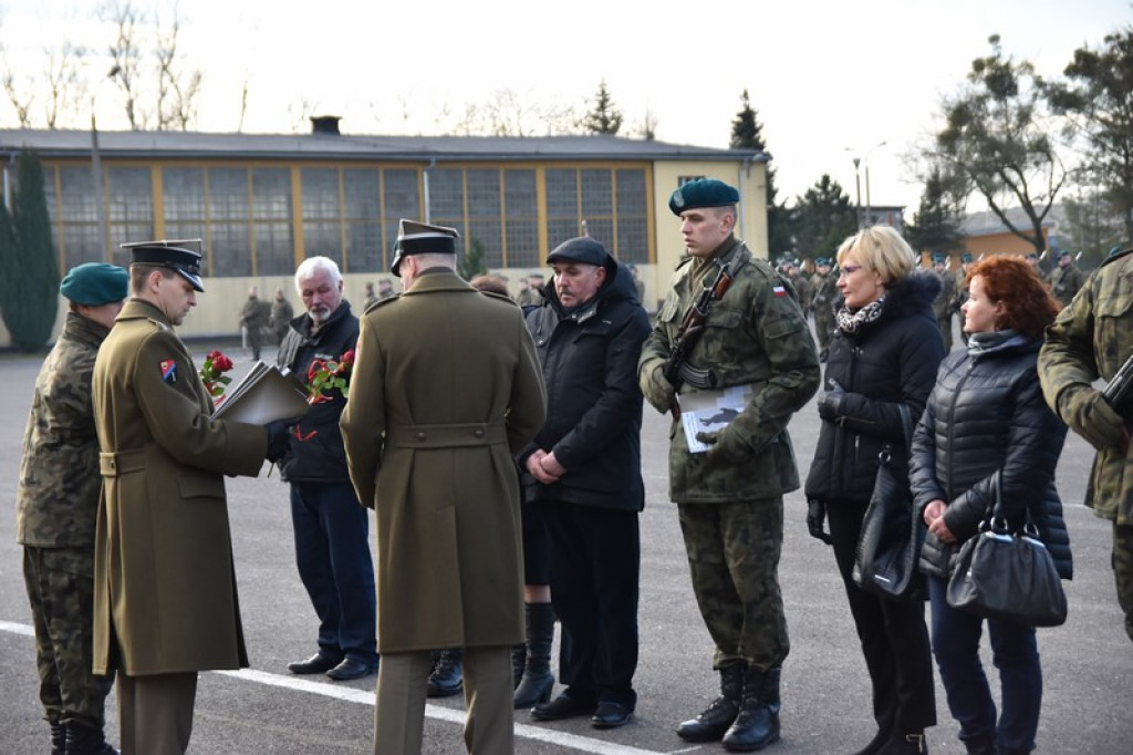 Ochotnicy złożyli przysięgę wojskową w 1. Brzeskim Pułku Saperów [zdjęcia]