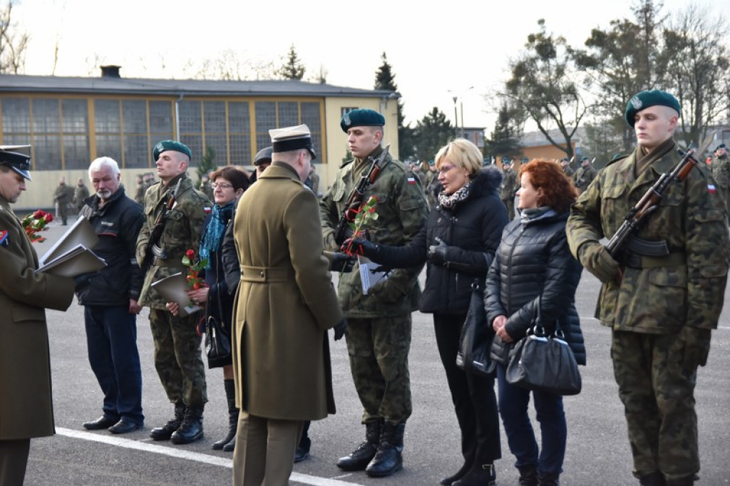 Ochotnicy złożyli przysięgę wojskową w 1. Brzeskim Pułku Saperów [zdjęcia]