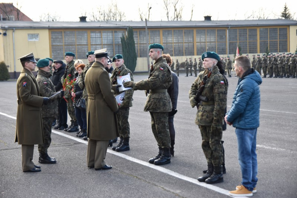 Ochotnicy złożyli przysięgę wojskową w 1. Brzeskim Pułku Saperów [zdjęcia]