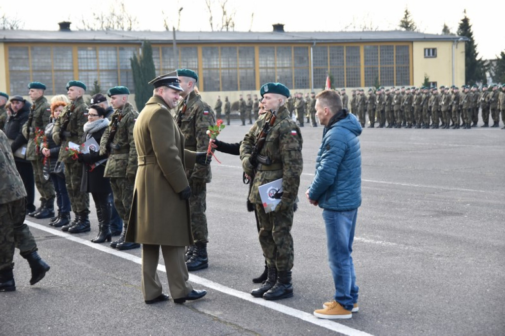 Ochotnicy złożyli przysięgę wojskową w 1. Brzeskim Pułku Saperów [zdjęcia]