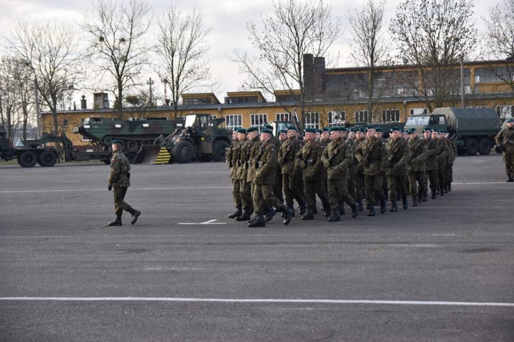 Ochotnicy złożyli przysięgę wojskową w 1. Brzeskim Pułku Saperów [zdjęcia]
