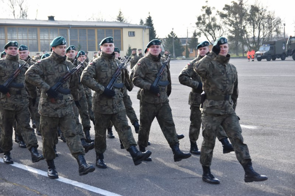 Ochotnicy złożyli przysięgę wojskową w 1. Brzeskim Pułku Saperów [zdjęcia]