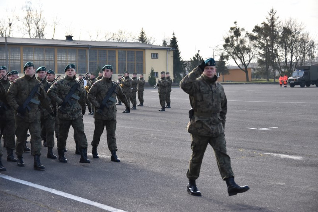 Ochotnicy złożyli przysięgę wojskową w 1. Brzeskim Pułku Saperów [zdjęcia]