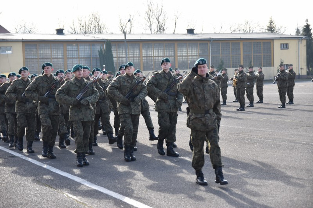 Ochotnicy złożyli przysięgę wojskową w 1. Brzeskim Pułku Saperów [zdjęcia]