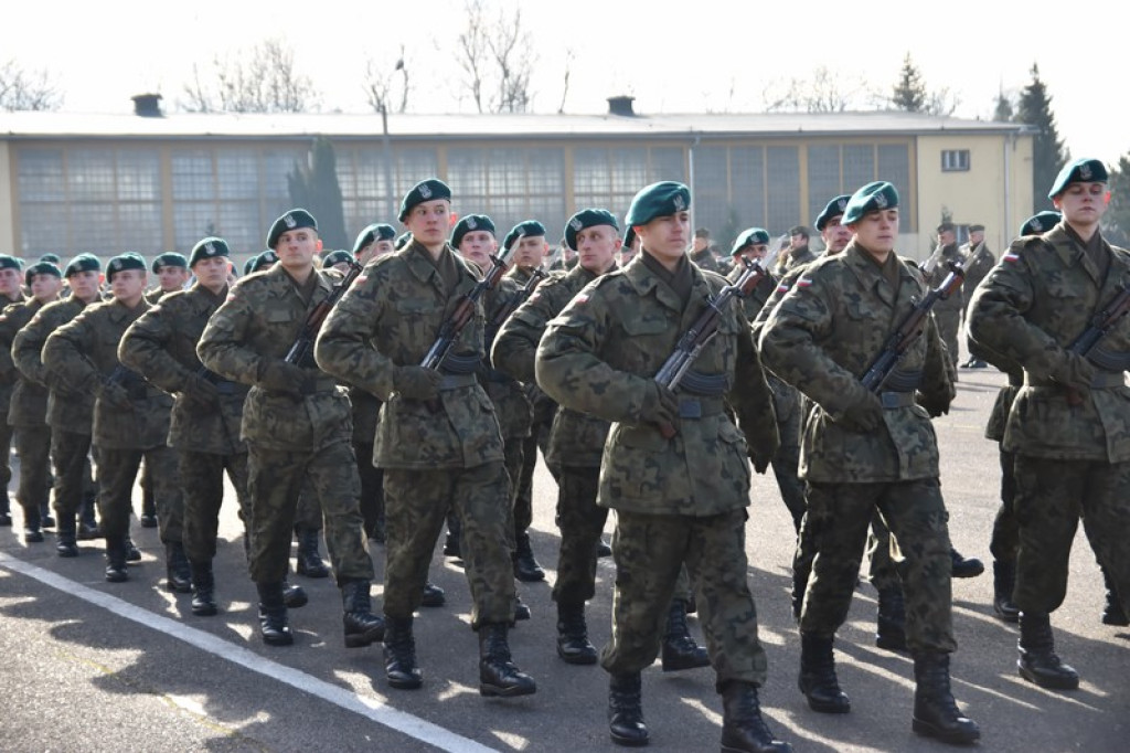 Ochotnicy złożyli przysięgę wojskową w 1. Brzeskim Pułku Saperów [zdjęcia]