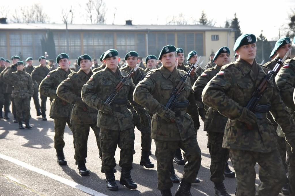 Ochotnicy złożyli przysięgę wojskową w 1. Brzeskim Pułku Saperów [zdjęcia]