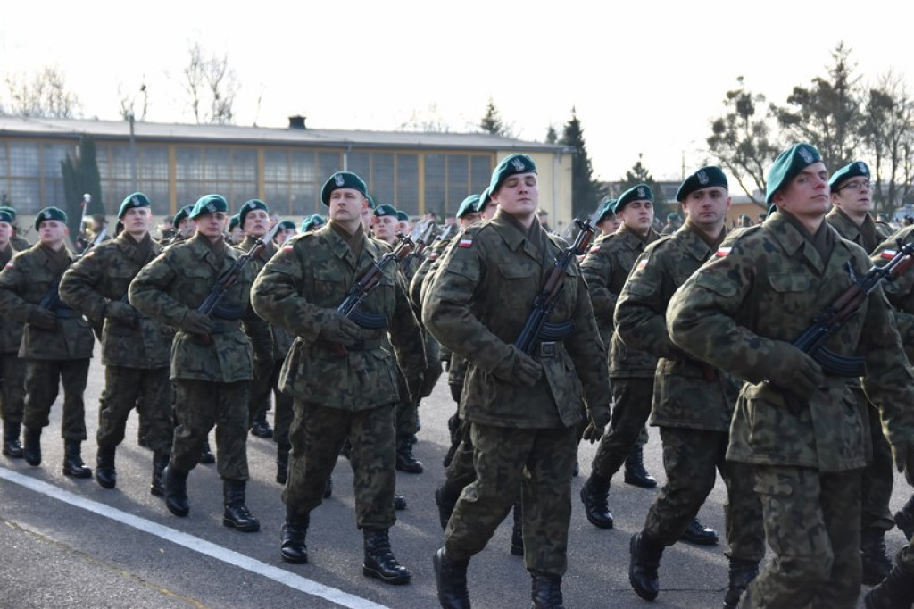 Ochotnicy złożyli przysięgę wojskową w 1. Brzeskim Pułku Saperów [zdjęcia]