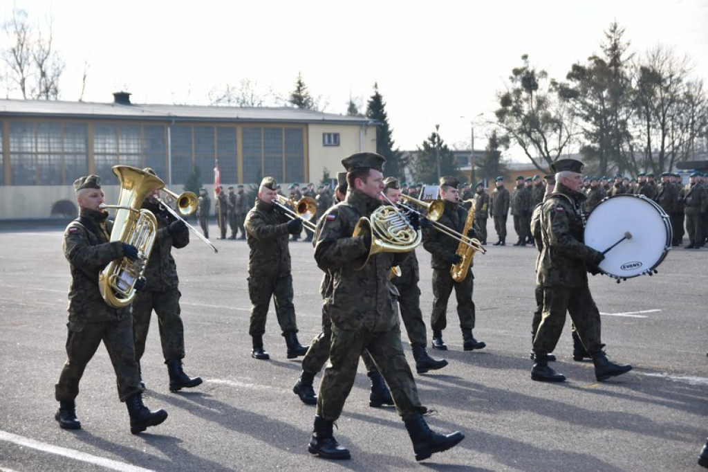 Ochotnicy złożyli przysięgę wojskową w 1. Brzeskim Pułku Saperów [zdjęcia]