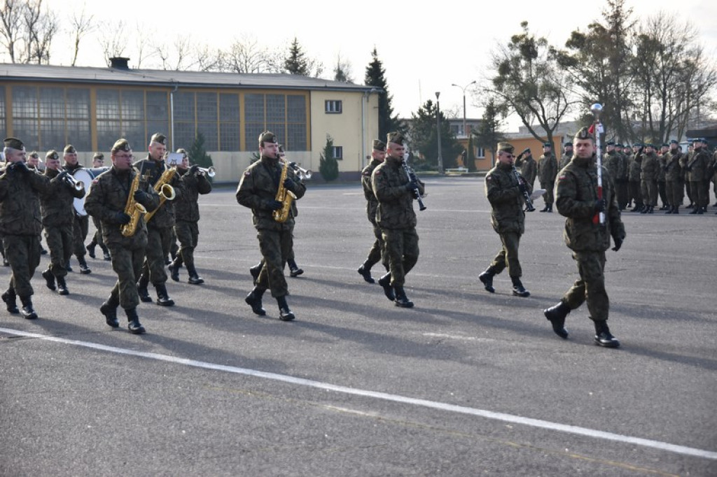 Ochotnicy złożyli przysięgę wojskową w 1. Brzeskim Pułku Saperów [zdjęcia]