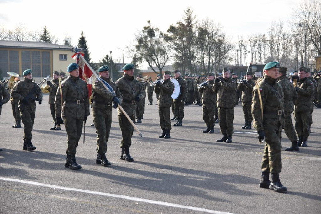 Ochotnicy złożyli przysięgę wojskową w 1. Brzeskim Pułku Saperów [zdjęcia]