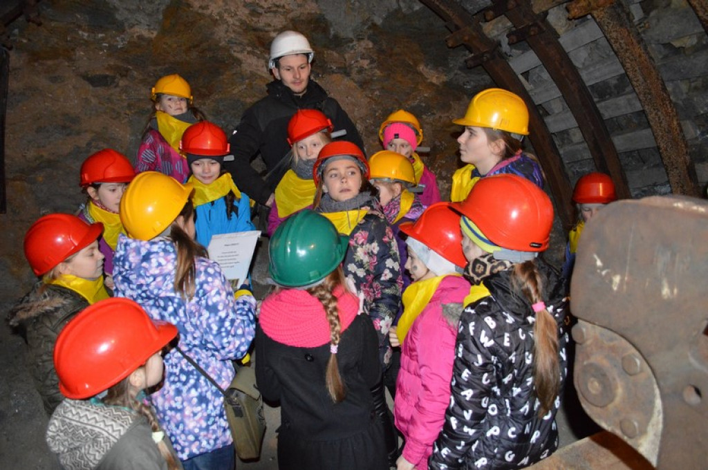 NA SAPERSKIM ZIMOWISKU  DZIECI SIĘ NIE NUDZĄ ! (NIE MARUDZĄ!)