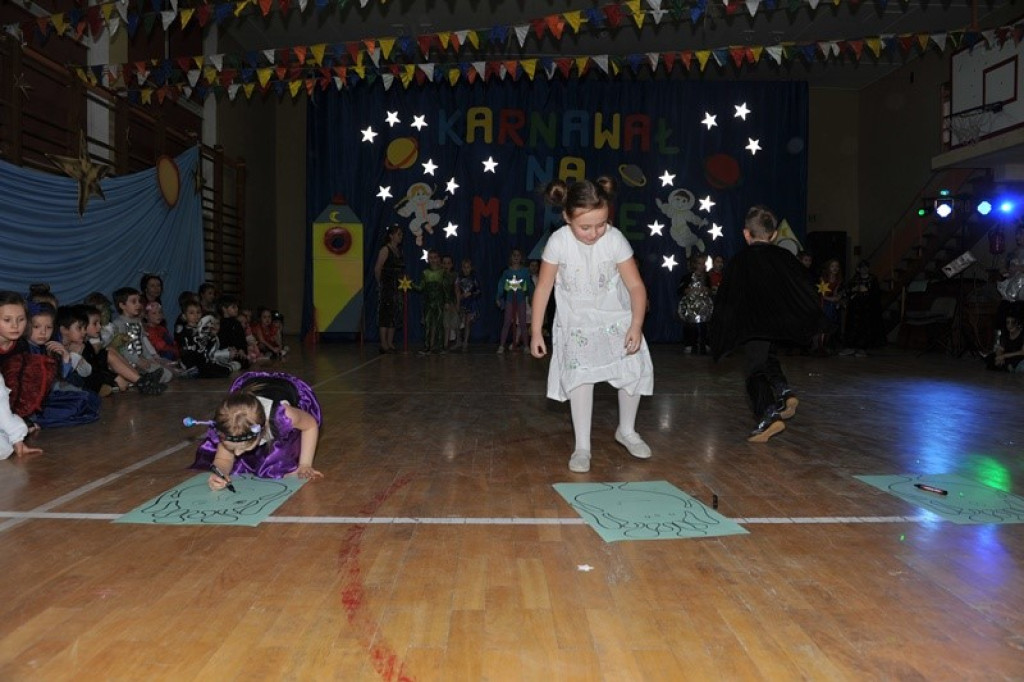 Karnawałowy bal na Marsie