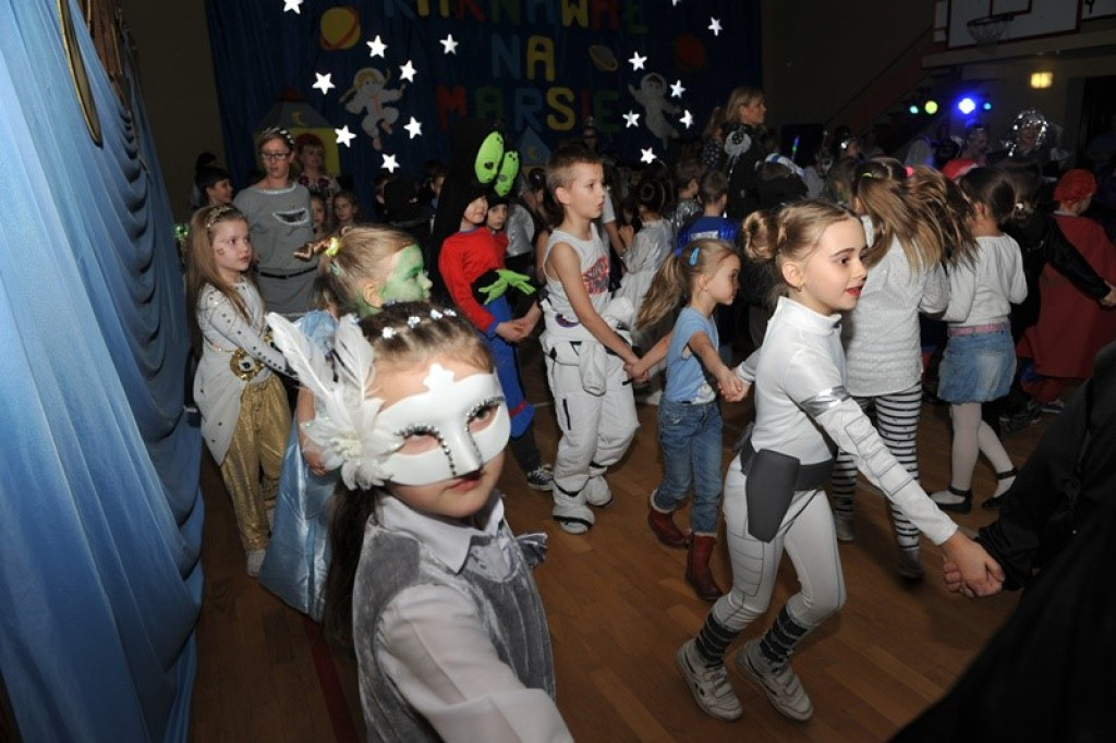 Karnawałowy bal na Marsie