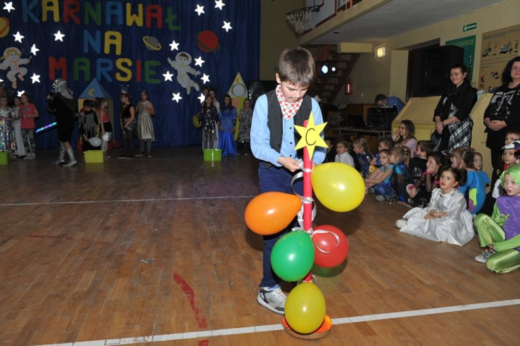 Karnawałowy bal na Marsie