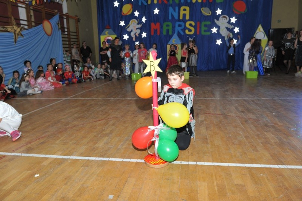 Karnawałowy bal na Marsie