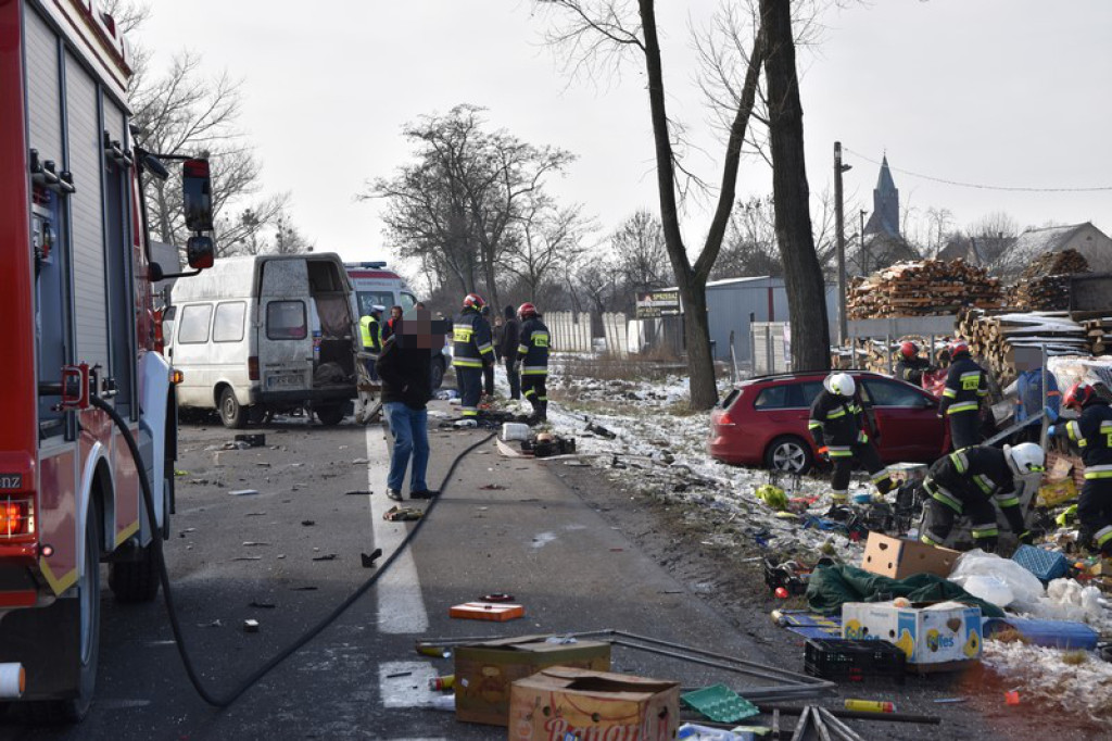 Czołowe zderzenie na wysokości Małujowic. Dwie osoby poszkodowane