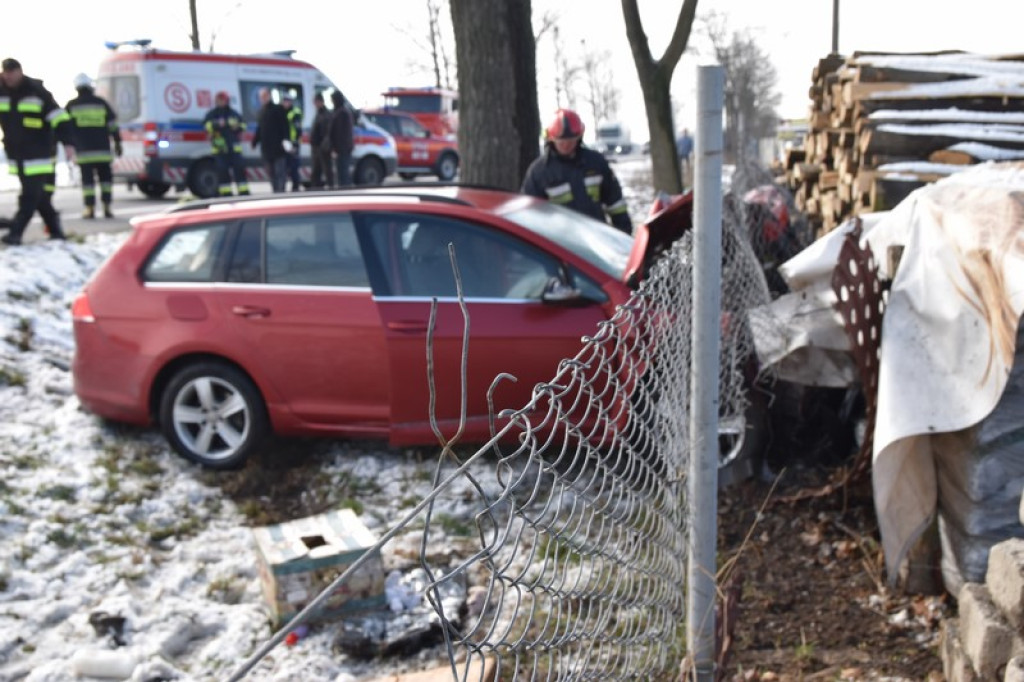 Czołowe zderzenie na wysokości Małujowic. Dwie osoby poszkodowane