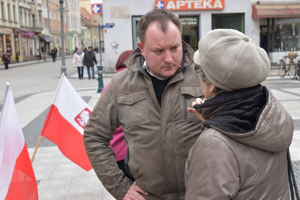 Brzeżanie składali podpisy pod wnioskiem o referendum w sprawie uchodźców