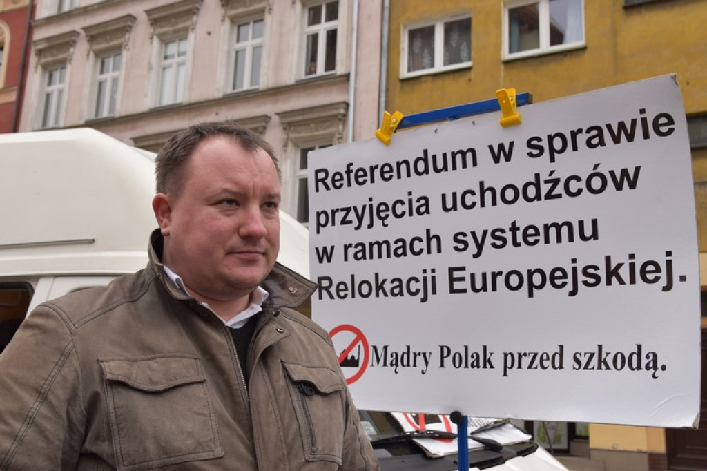 Brzeżanie składali podpisy pod wnioskiem o referendum w sprawie uchodźców
