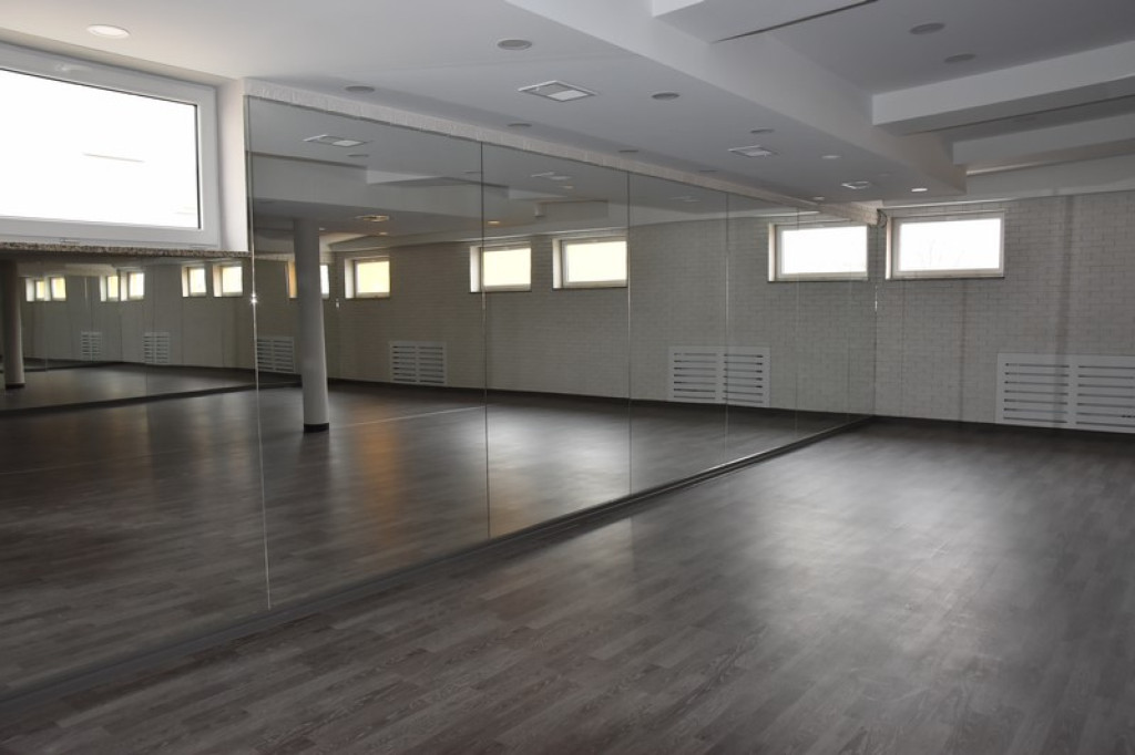 Stara winiarnia w podziemiach willi Molla. Mury przetrwały do dziś