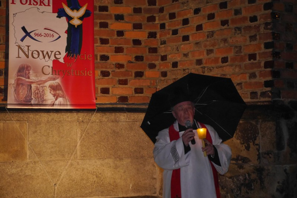 XVI Droga Krzyżowa w Brzegu [fotorelacja]