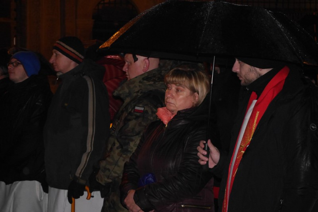 XVI Droga Krzyżowa w Brzegu [fotorelacja]