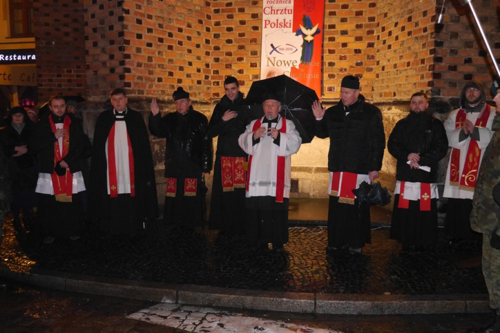 XVI Droga Krzyżowa w Brzegu [fotorelacja]