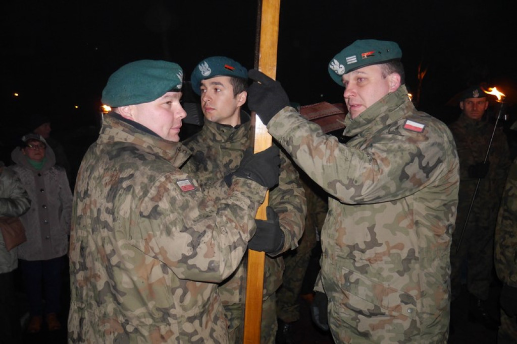 XVI Droga Krzyżowa w Brzegu [fotorelacja]