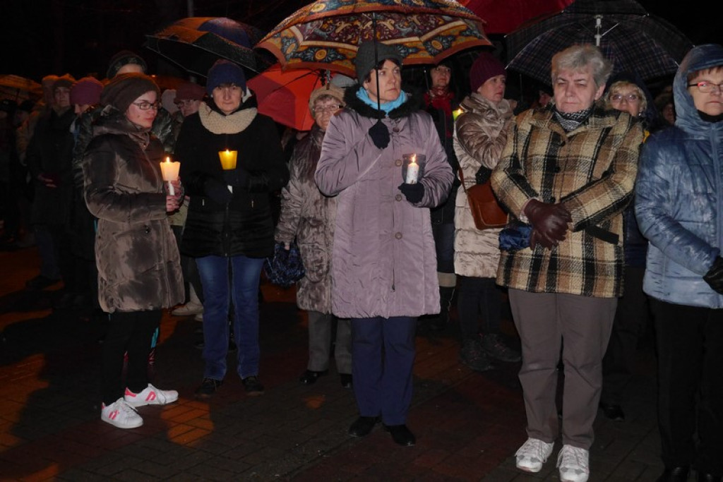 XVI Droga Krzyżowa w Brzegu [fotorelacja]