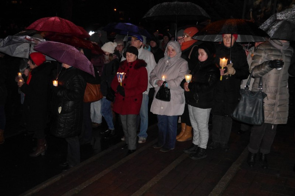 XVI Droga Krzyżowa w Brzegu [fotorelacja]